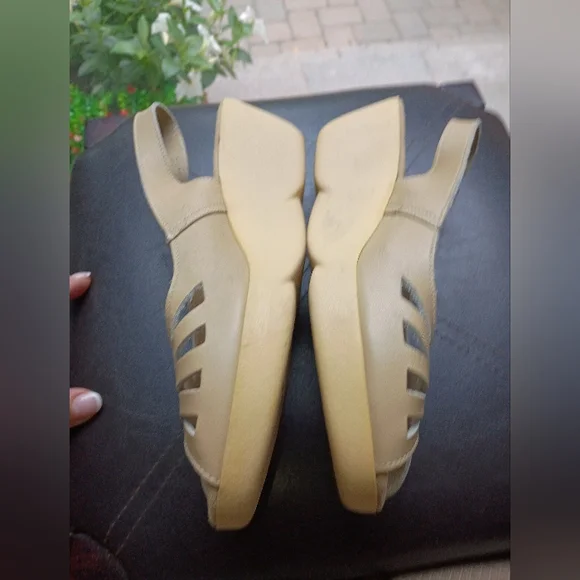 NWT.Cherokee Elegant Beige Slingback Wedge Sandals Size 8. - Picture 4 of 7